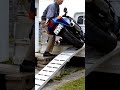 大型バイクをトラックから落としちゃった