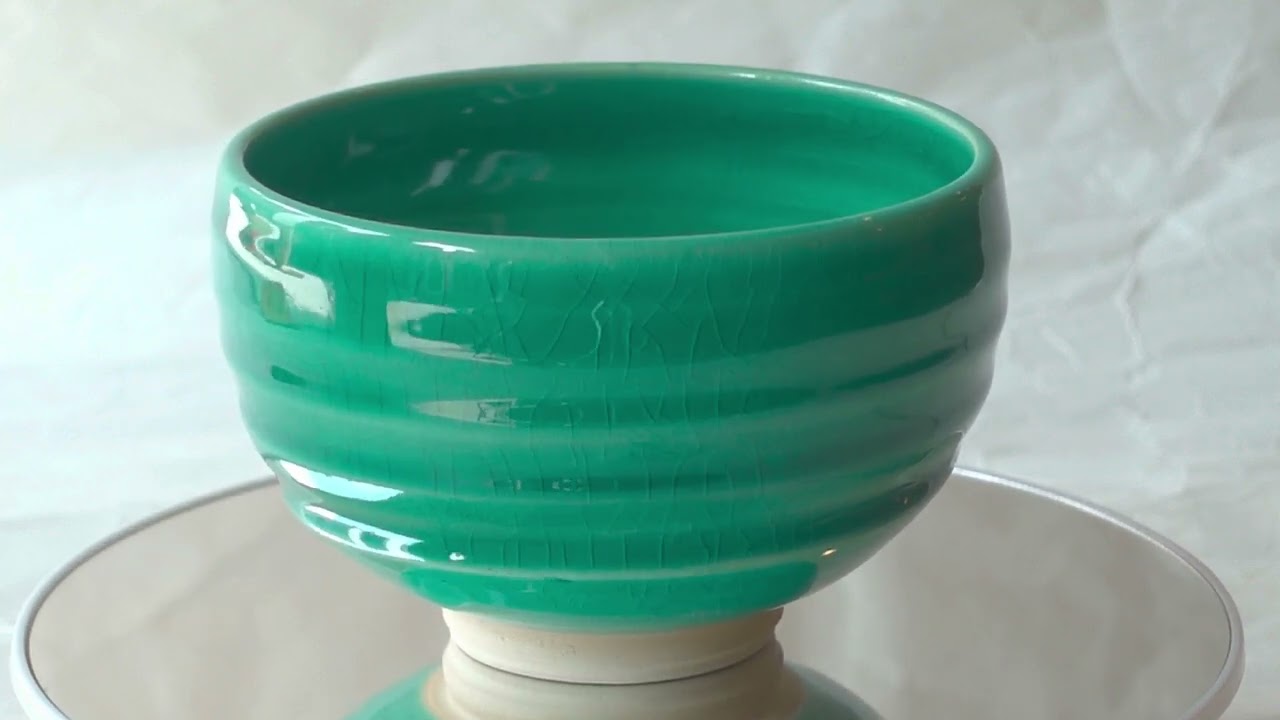 清水焼 緑釉 ろくろ目 抹茶碗 回してみました - YouTube