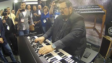 NAMM 2018 - Joey DeFrancesco plays "One Hundred Ways" on Viscount Legend Organ
