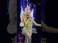 The way Sabrina Carpenter dressed up as Tinker Bell on Halloween and did this Juno pose❤️