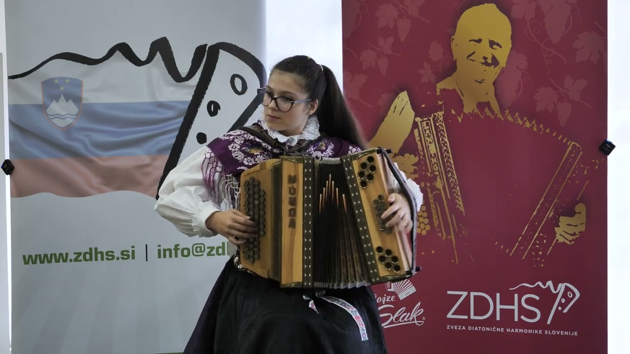 Patricija Kuronja Križnik (Glasbena šola Rošer) Na večer - Lojze Slak