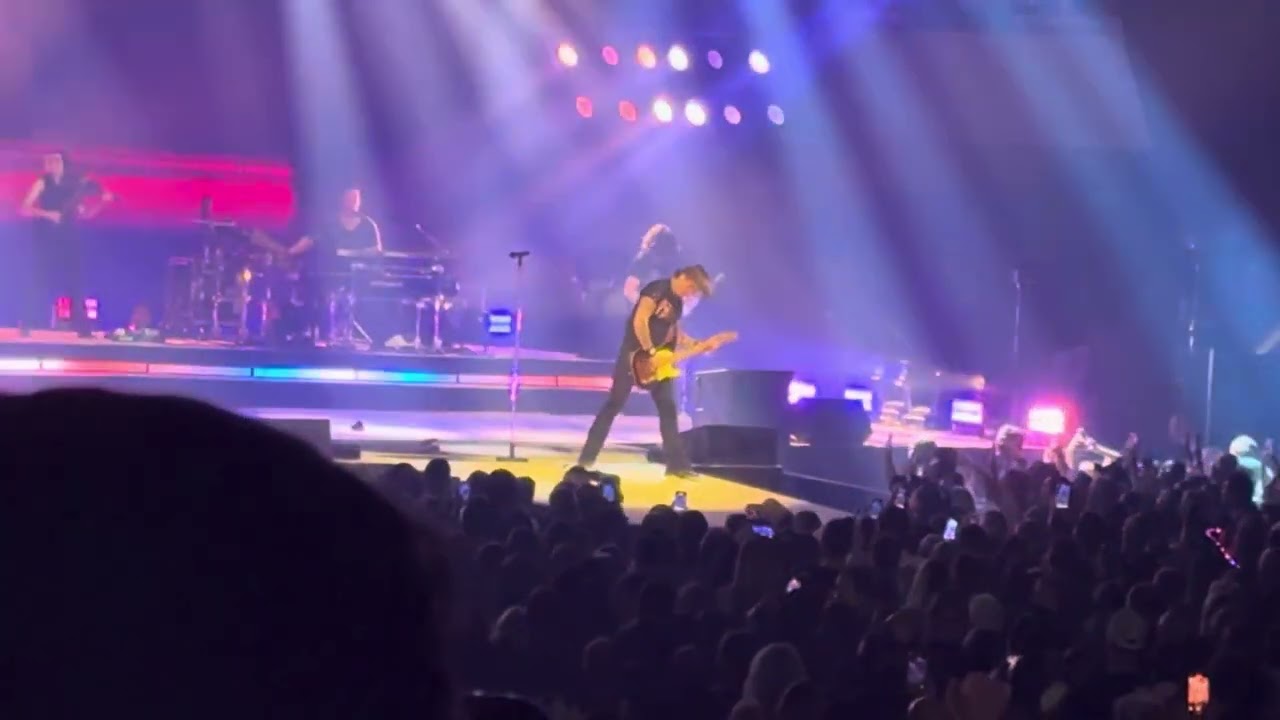 Keith Urban - Somebody Like You (Live in Newcastle 2025)