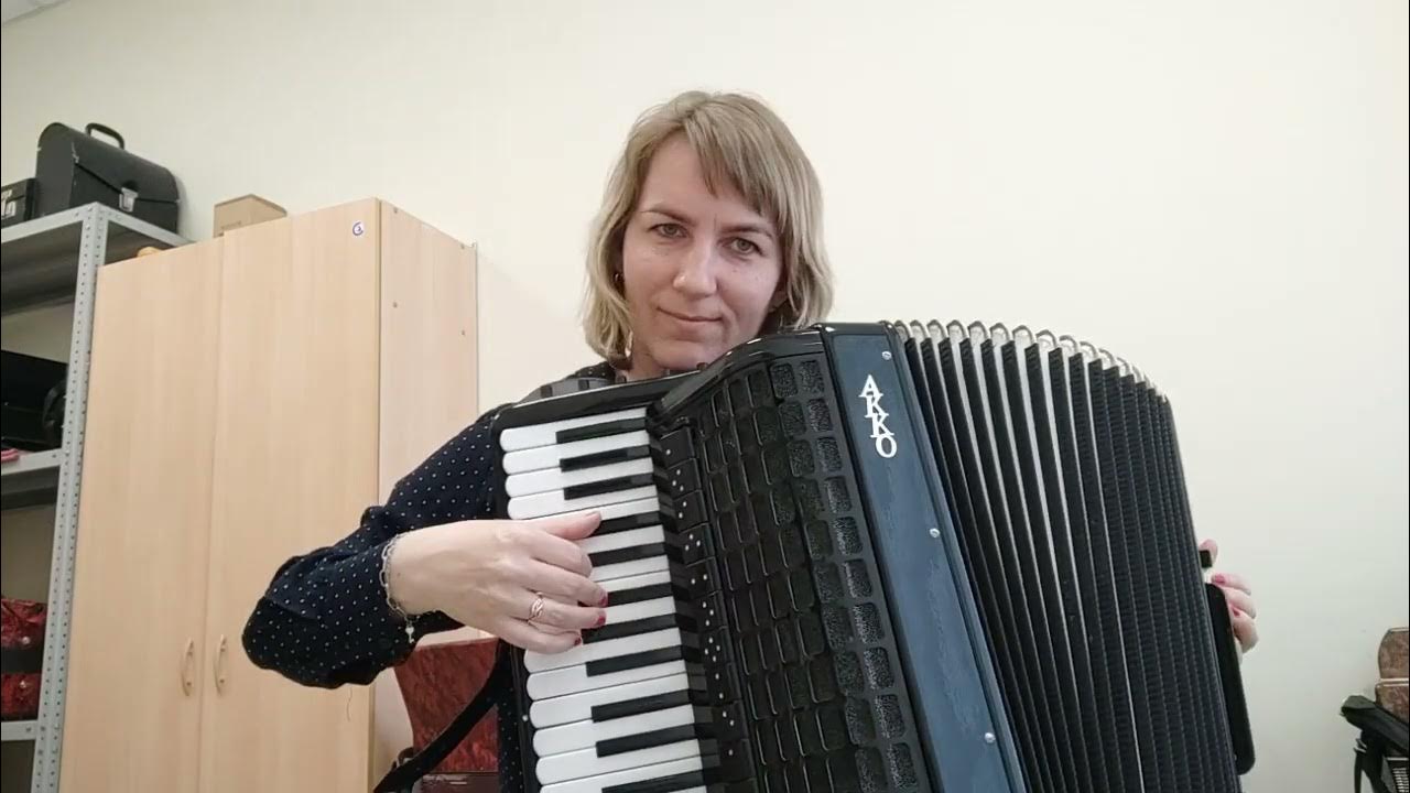 Страдающее средневековье а не спеть. Спой известную песню. Гонджа вуслатери. Спеть песню. Итальянские песни текст.