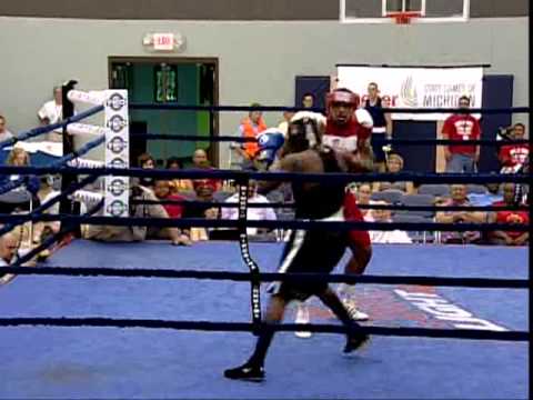 Chris Pearson of USOEC - Northern Michigan University vs. Patrick Boozer of Henry Hank Boxing Club