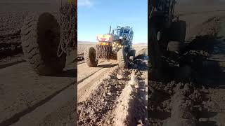 Çamurlu Araziye Yol Yapımı... CAT 140M (Road Construction on Muddy Terrain...)