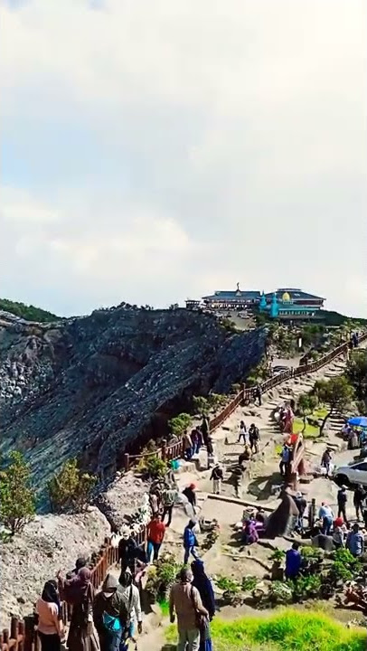 Ngeprank temen & pacar di gunung takuban perau#bandung#gunungtangkubanparahu #shorts