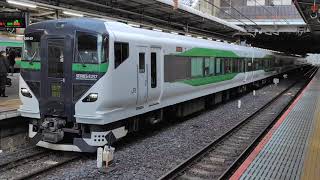 【上野発鴻巣行き集約臨】E257系5000番台オオOM-93編成が修学旅行列車としてミュージックホーンを鳴らして大宮駅7番線から発車するシーン(9875M)2026.06.15