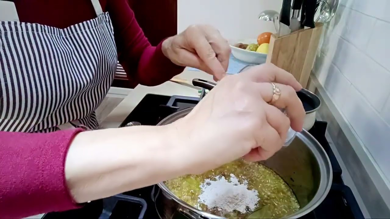 Menestra con jamón y filetes empanados.Menú completo economico