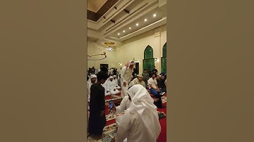 محبة الطفل للقارئ رعد الكردي بعد صلاة التراويح