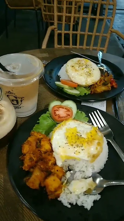 kerjaan cuma makan dan ngopi 😅 #shorts #kopi #cafe