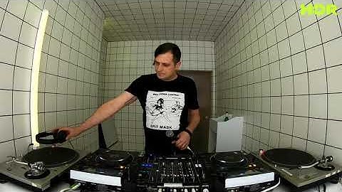 DEAD ON MONDAY - Philipp Strobel / July 27 / 6pm-7pm