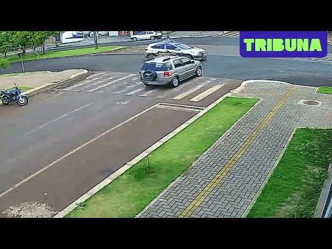 Carro do Google tomba após se envolver em acidente no Paraná
