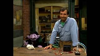 2962 - Luis Is Bothered At Work