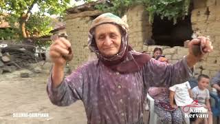 Komşular Köy Meydanında Çoşup Yöresel Oyunlar Oynadı