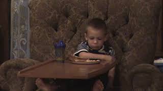 2004 04 11 06H31M AM   Isaiah not liking his dinner