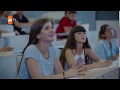 الأزهار الحزينة    مشهد أول يوم جامعه