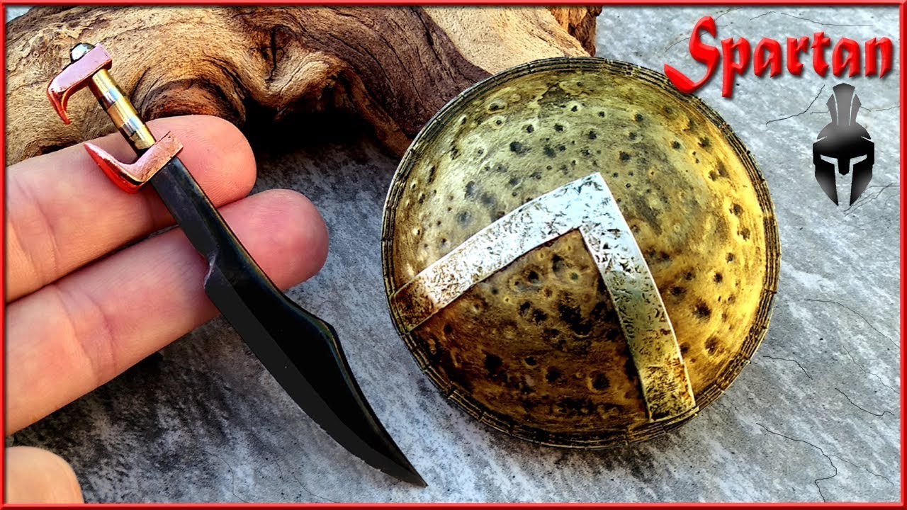 Миниатюрный меч и спартанский щит как сделать