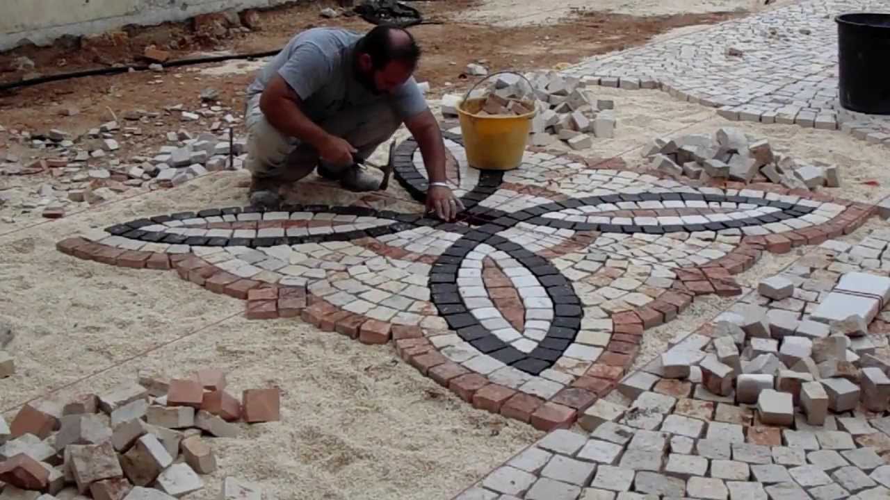 Plm pavimenti in pietre colorate con posa del disegno in ...