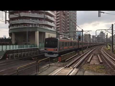 東中野駅付近を通過する 中央線快速