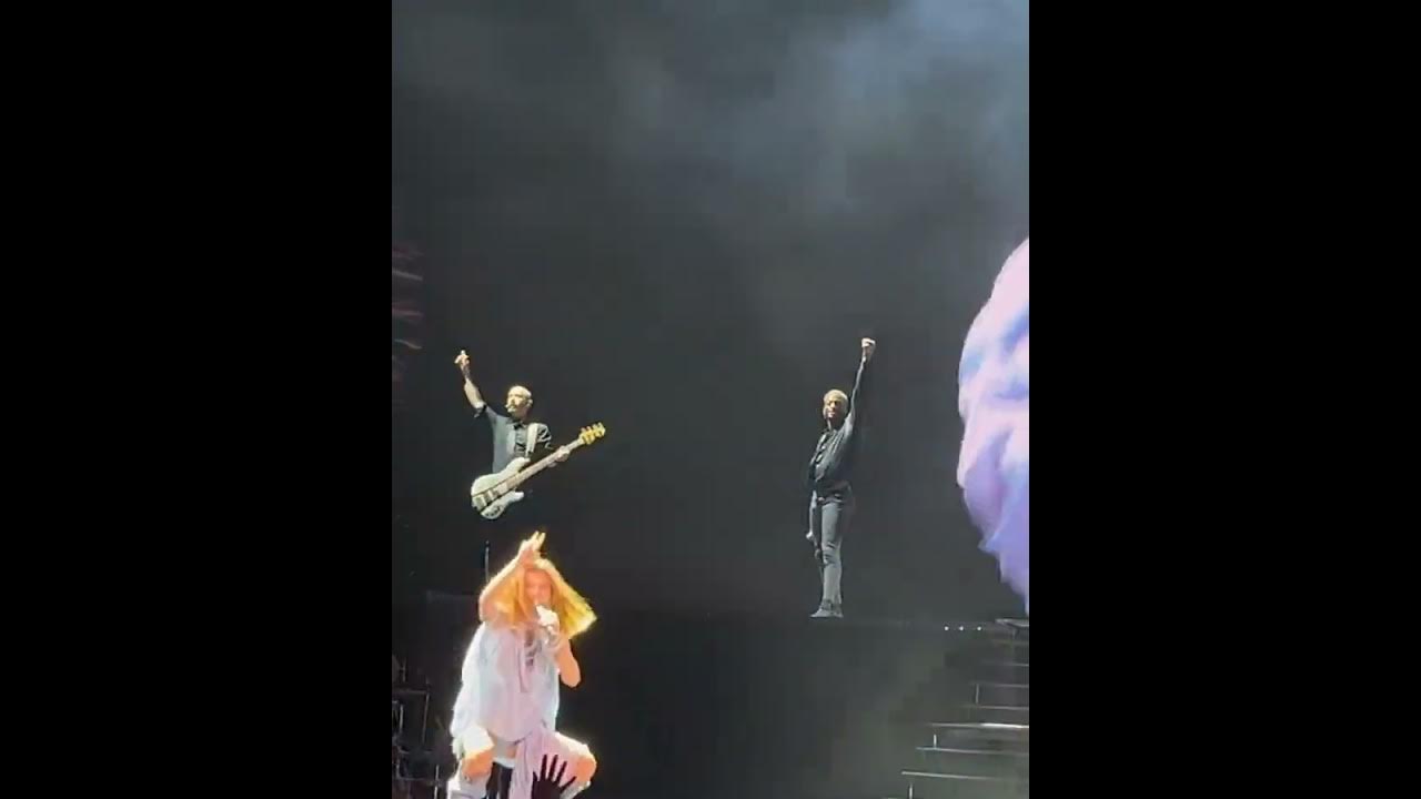 Shania Twain "Rock This Country!" clip Queen of Me tour Tinley