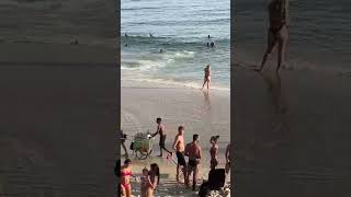 Good vibes happen on the beach -  Arpoador  İpanema Beaches