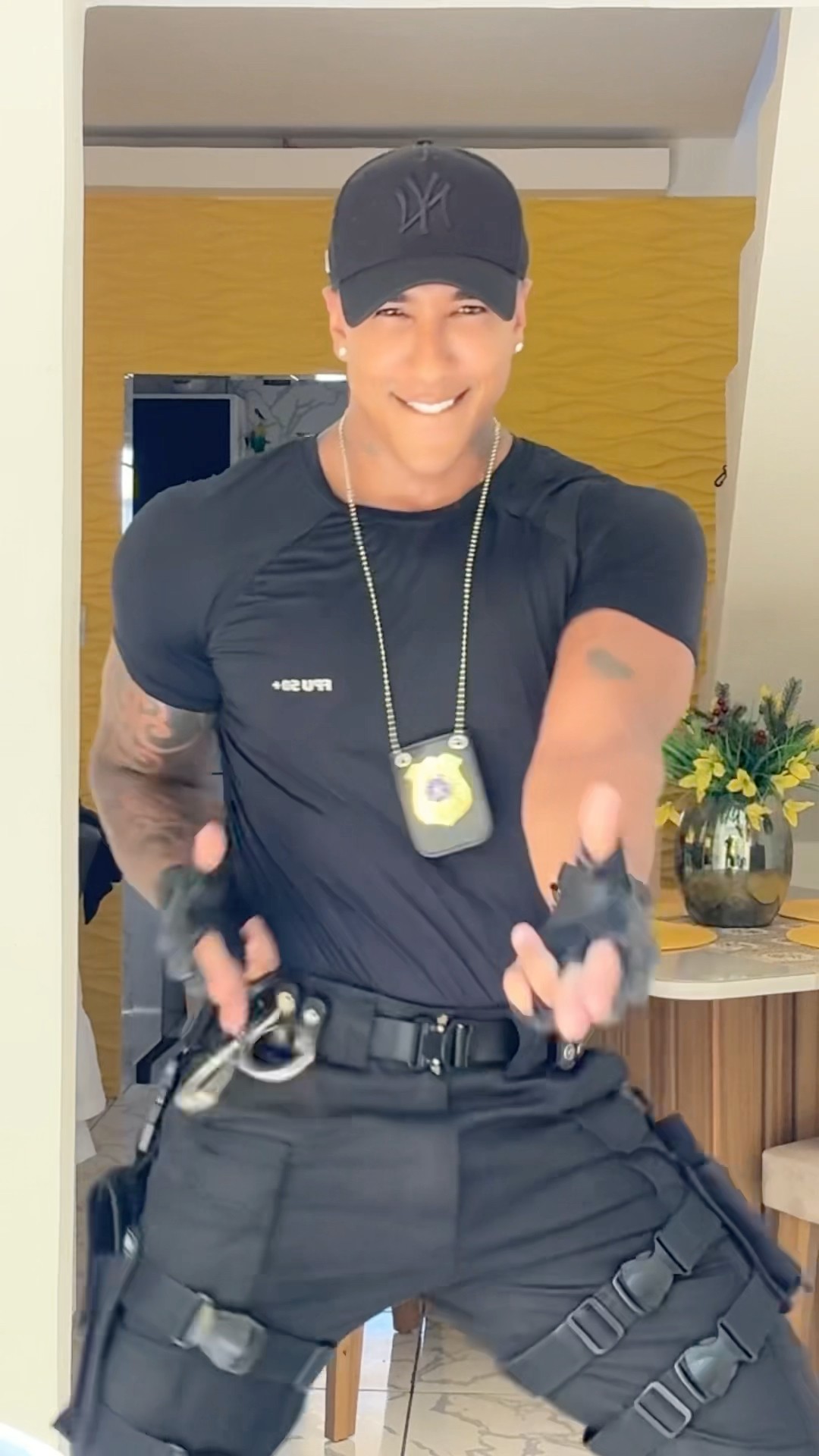 Quem aí se garante no BREGAFUNK? #dance #dancer #bregafunk #police #apollosant #short