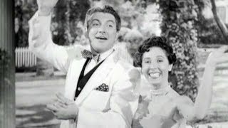 Liberace's TV-Show: Liberace sings "Walkin' my Baby back home" (1950's)