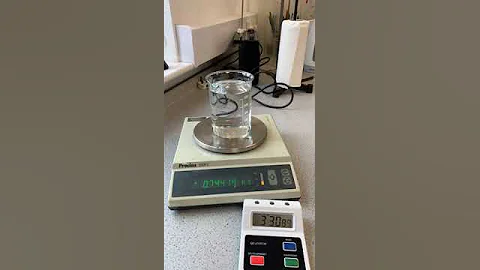 Time-lapse: Evaporation of water at room temperature over 10 minutes. See the mass decrease!