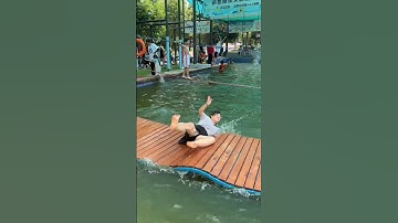 🤯,ये खेलती हुई गेम ये महिला अचानक से गिर जाती है!