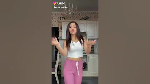 رقص فتاة جميلة على اغنية كردية 