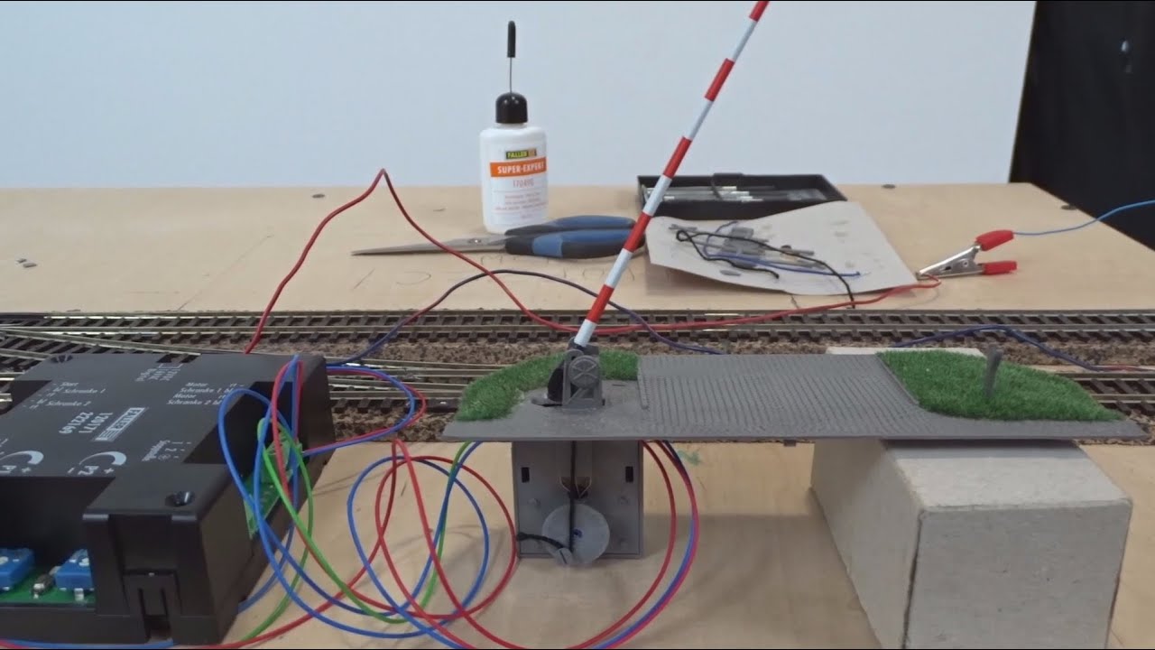 Makieta modułowa - składanie oraz montaż przejazdu kolejowego