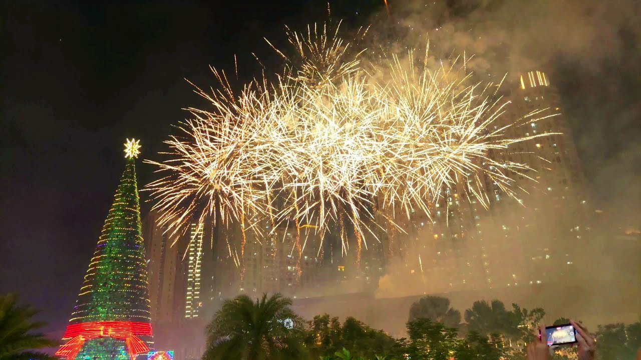4K | New Year Fireworks at Central Park Jakarta, Indonesia - Wed, 1 Jan 2025