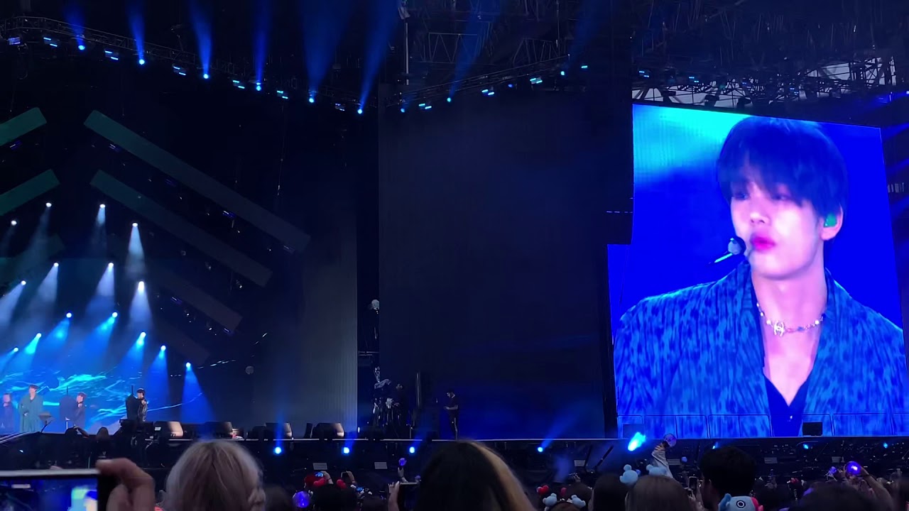 V TAEHYUNG  SINGULARITY (London Day 2) at Wembley Stadium