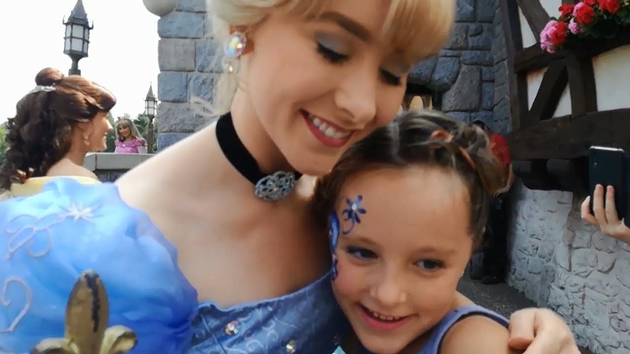 I met the Princesses in the secret spot!!! Princesses Waltz**Disneyland Paris 2018