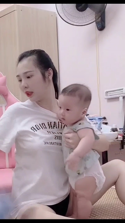 Nuôi con bằng sữa mẹ cùng bà mẹ xinh đẹp Mom&Baby #beautiful #breastfeeding #amazing