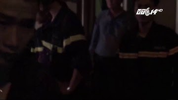 (VTC14)_TP.HCM: Người dân giải cứu xe ngập trong hầm sau trận mưa