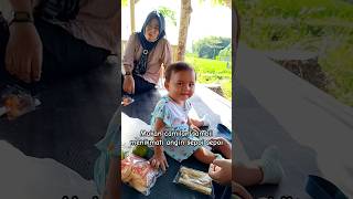 Piknik Di Gubug Tengah Sawah