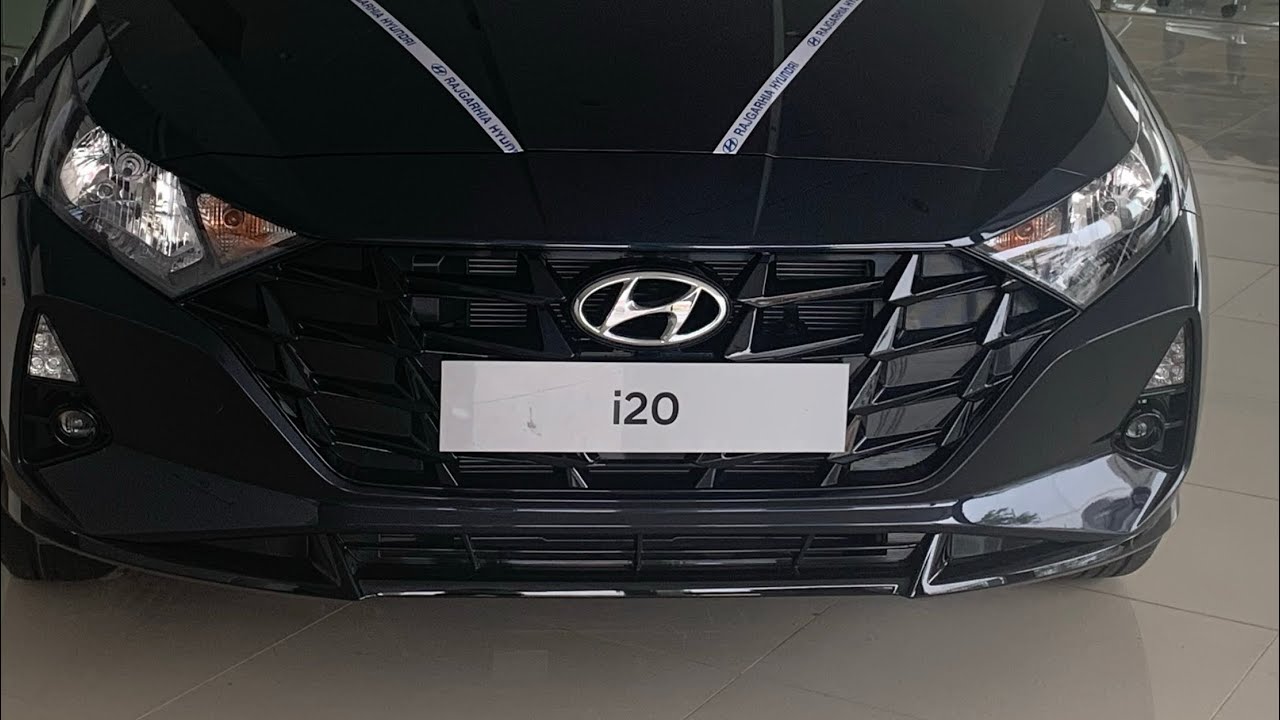 Big deal on Hyunda i20 starry night sportz model demo and interior is like cockpit. Bhartics.com