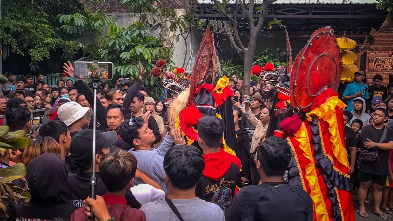 Barongan Sontren Ngamuk Penonton Tidak Mau Mundur Jaranan PUTRO KUSUMO TRUNOJOYO Live Pakelan Kediri