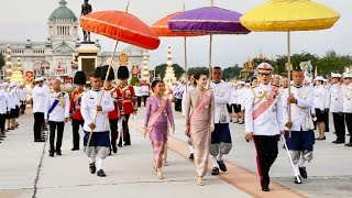 [๒๓ต.ค.๖๓] พระบาทสมเด็จพระเจ้าอยู่หัว สมเด็จพระนางเจ้าฯ ทรงบำเพ็ญพระราชกุศลและวางพวงมาลาวันปิยมหาราช