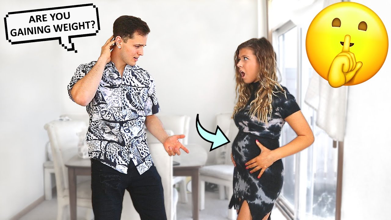 Посмотрим, заметит ли он мой животик...