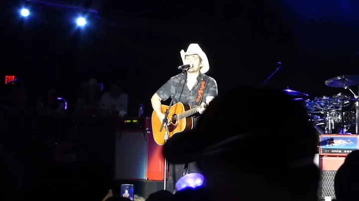 Brad Paisley & Caylee Hammack live in South Carolina