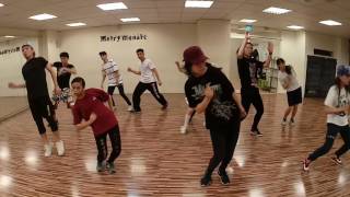 Watch Lil Kim Off The Wall video