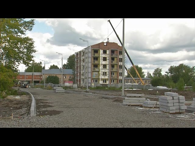 Первый клен посадили в сквере ДКМ