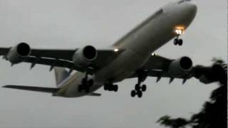 Singapore Airlines Airbus A340-541 9V-Sgc Landing Lax In Rain