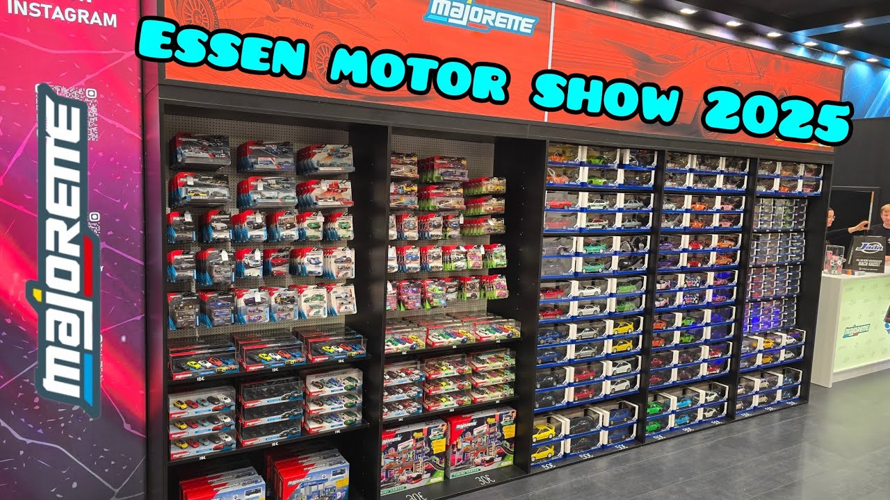 В поисках масштабных моделей автомобилей Majorette, Solido, Jada на стенде Majorette на автосалон...