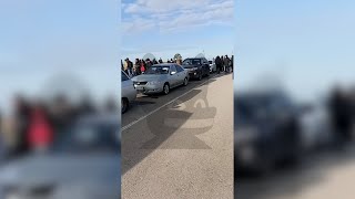 Толпы покидающих страну россиян сняли на границе Волгоградской области с Казахстаном
