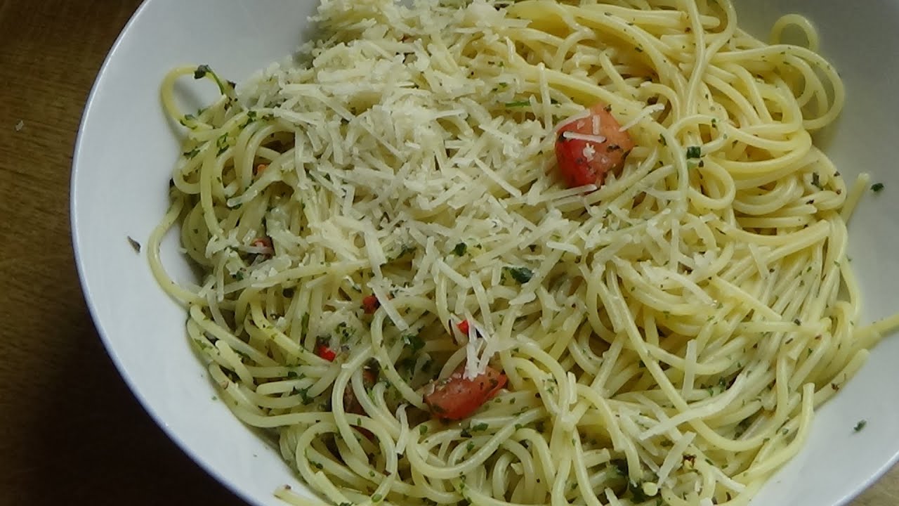 Spaghetti oglio, olio e peperoncino