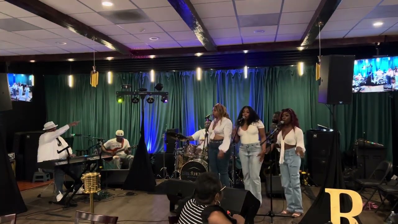 The Rhoyal Bistro Live - Ric Rhoadz