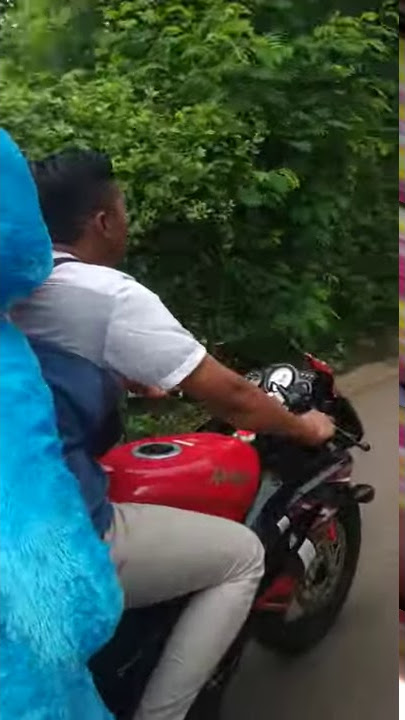 Cowok bonceng boneka pakek ninja